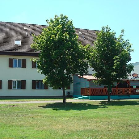 Hotel Termal Tiszaújváros 外观 照片