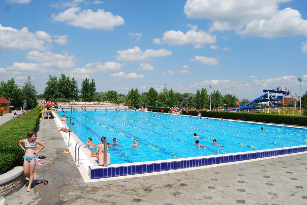 Hotel Termal Tiszaújváros 外观 照片