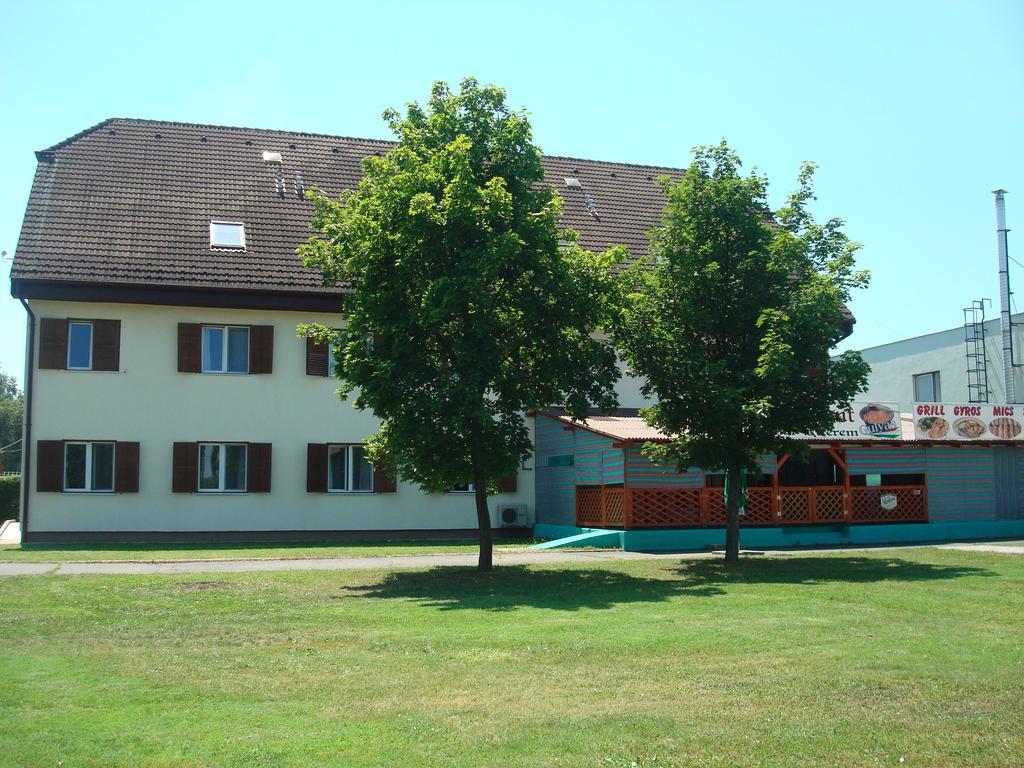 Hotel Termal Tiszaújváros 外观 照片